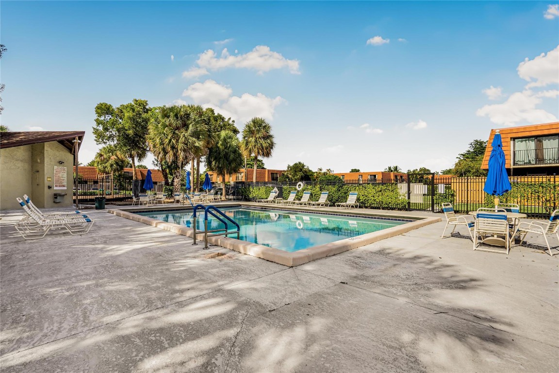 EVERGREEN LAKES - Residential