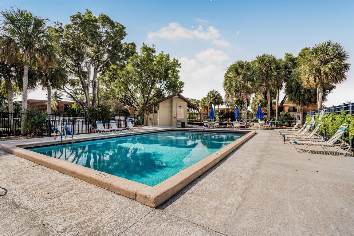 EVERGREEN LAKES - Residential