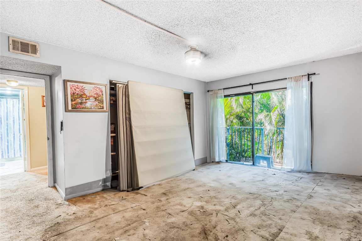 EVERGREEN LAKES - Residential