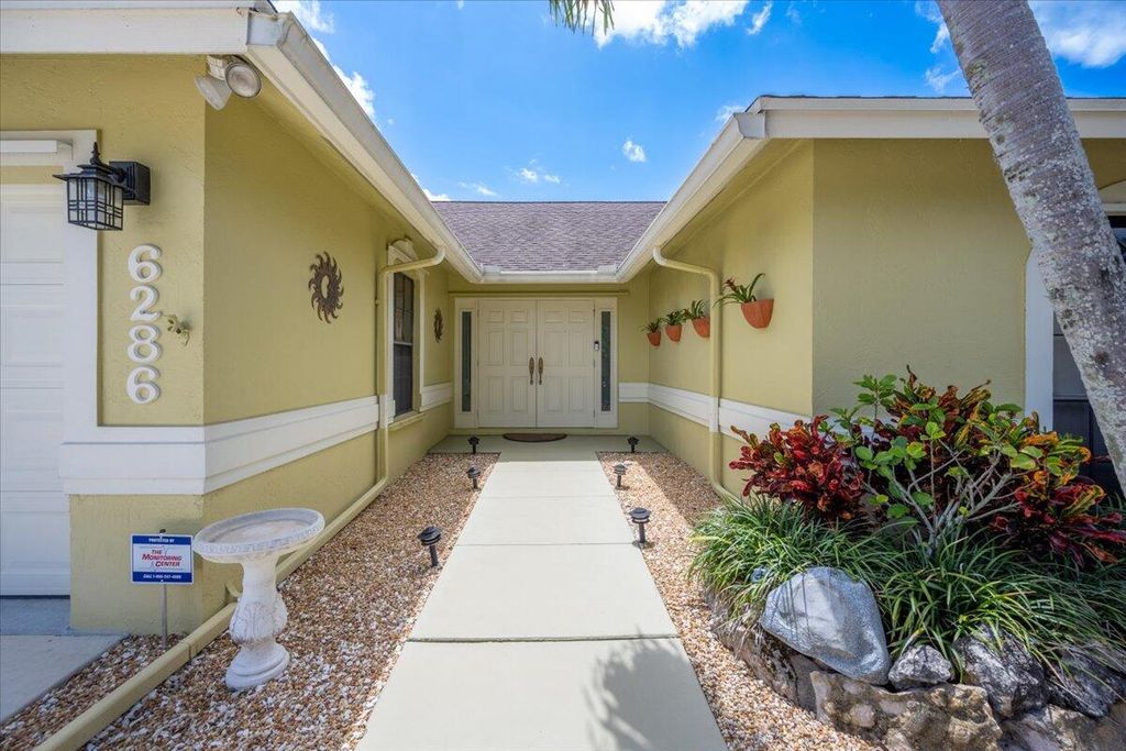 Photo of 6286 N Barbara Street, Jupiter, FL 33458 (MLS # R10795419)