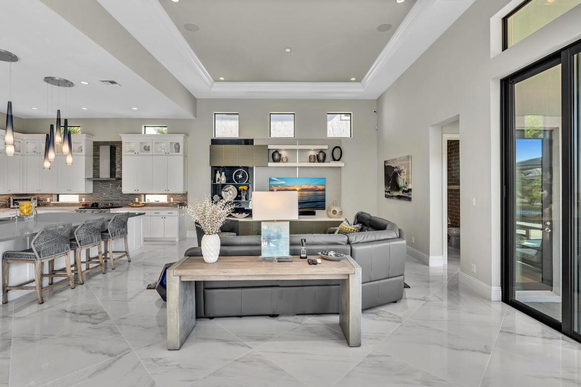 ROYAL PALM POLO - Residential