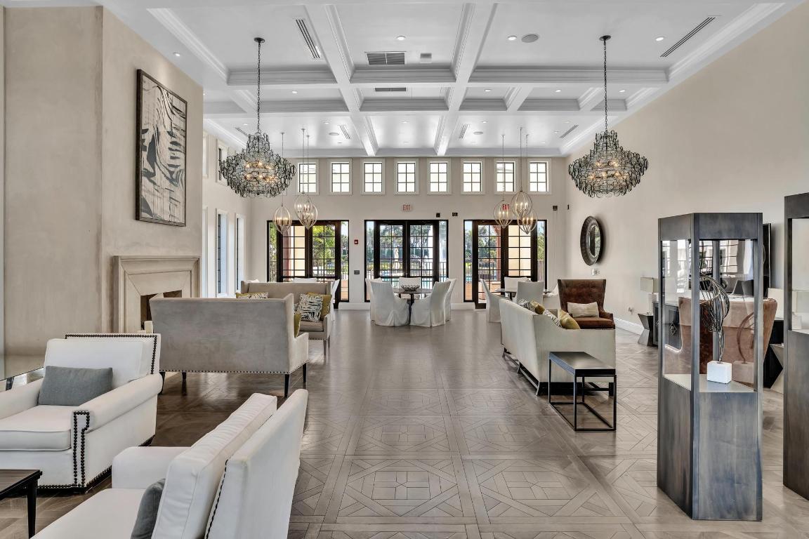 ROYAL PALM POLO - Residential