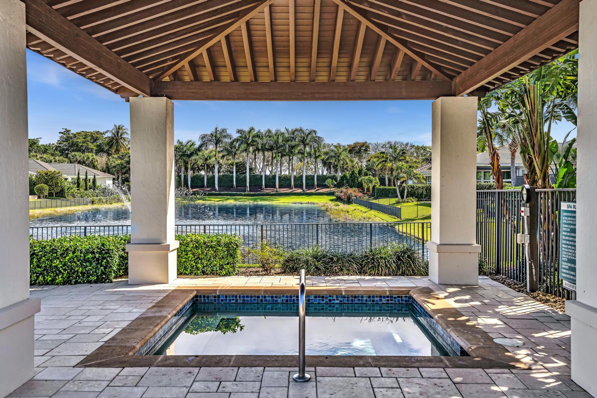 ROYAL PALM POLO - Residential