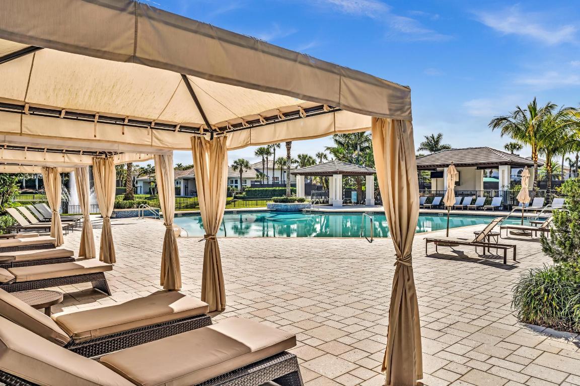 ROYAL PALM POLO - Residential