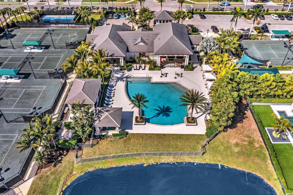 ROYAL PALM POLO - Residential