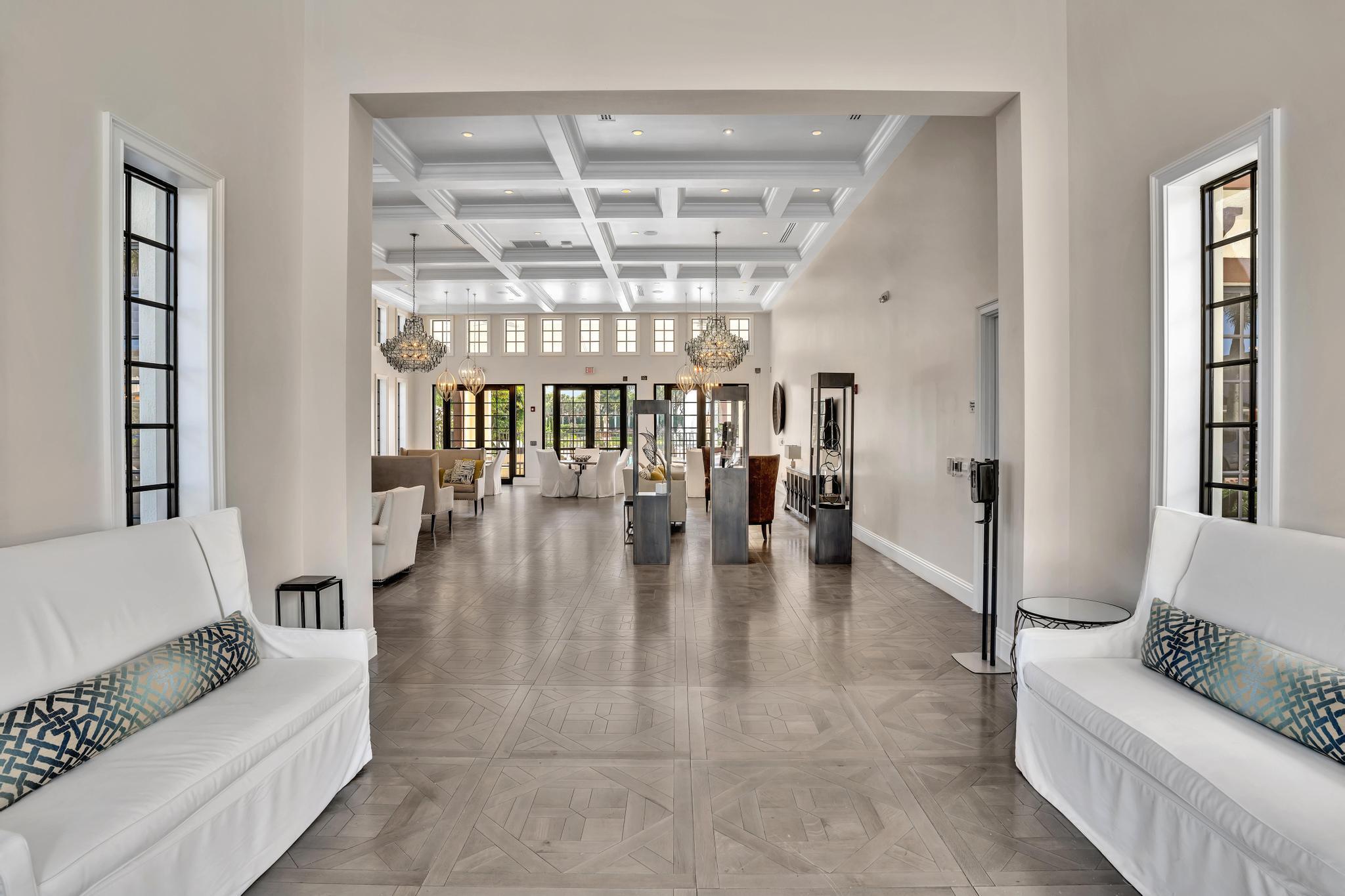 ROYAL PALM POLO - Residential