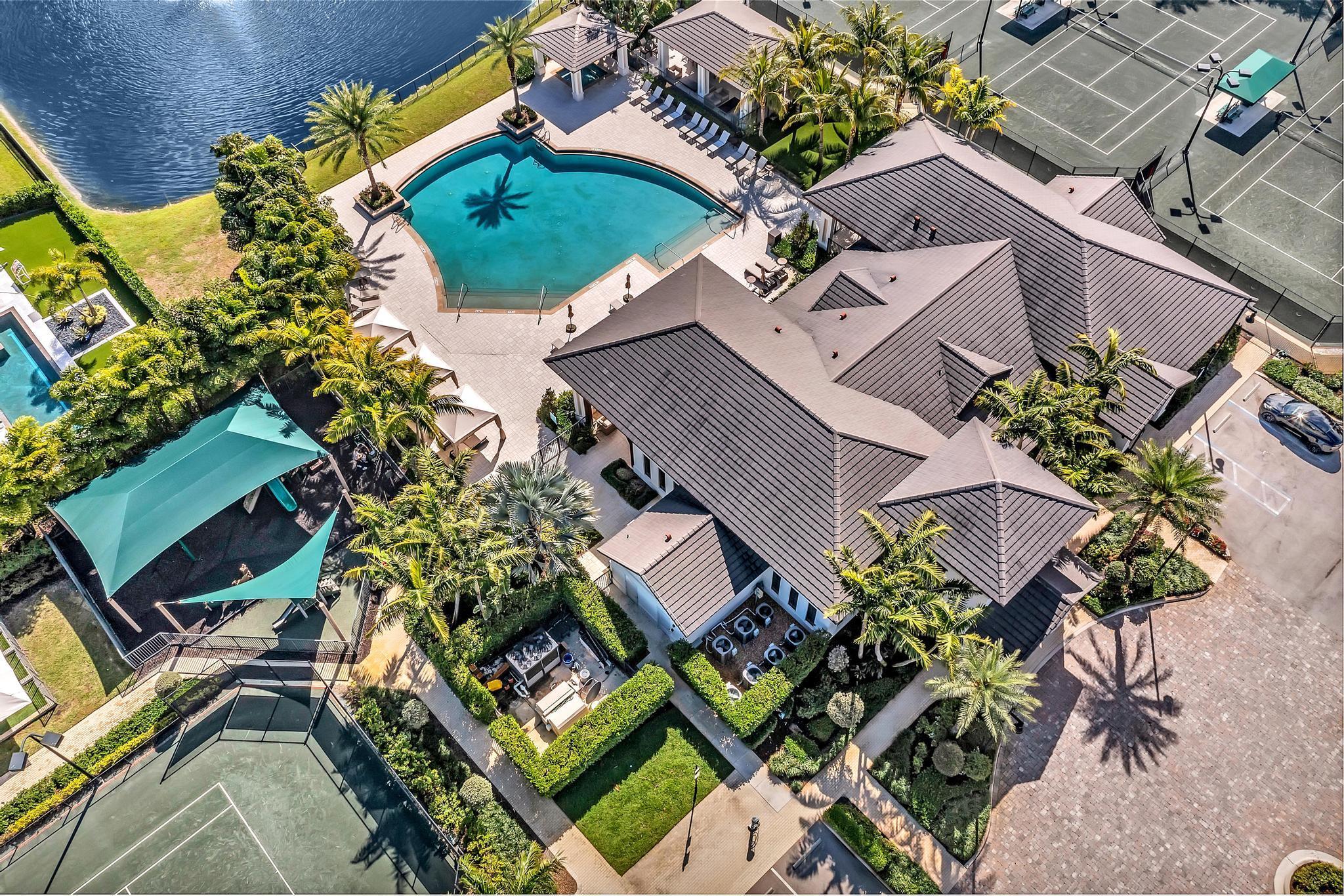 ROYAL PALM POLO - Residential