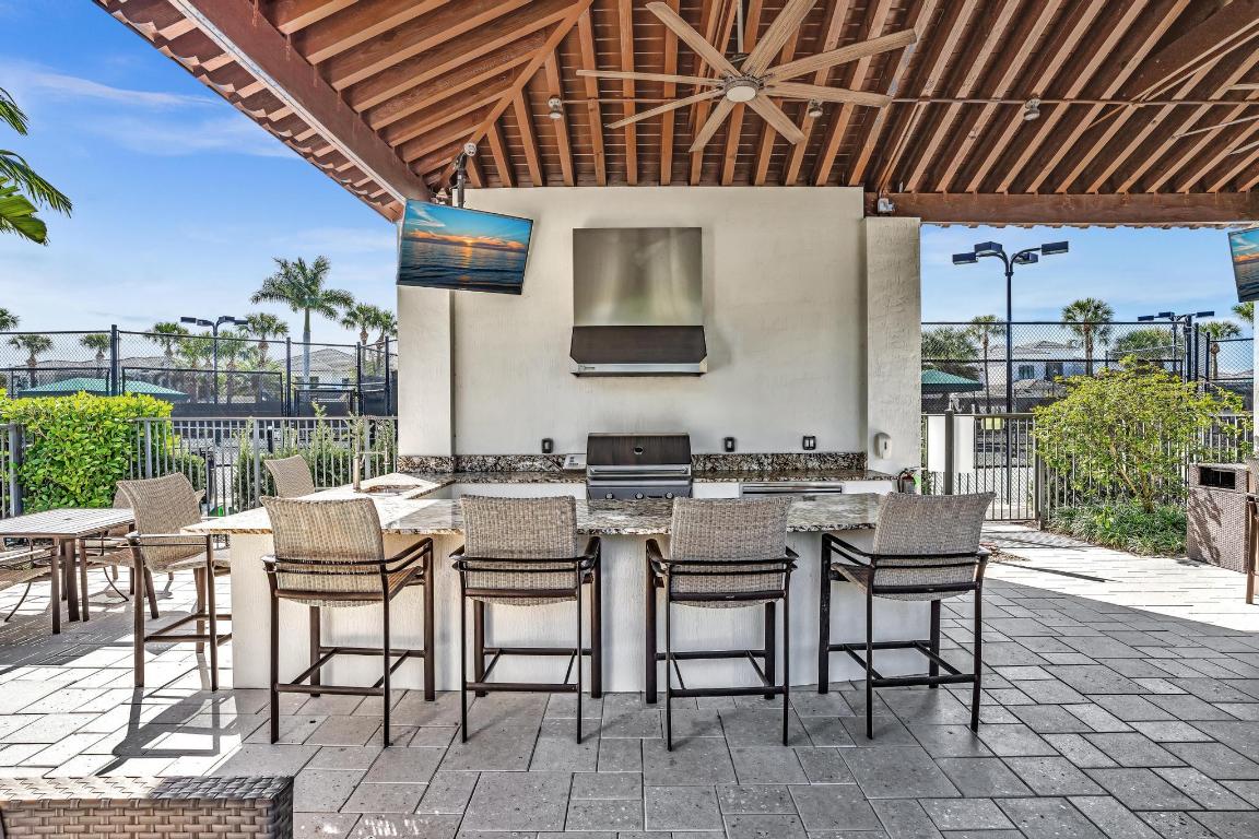 ROYAL PALM POLO - Residential