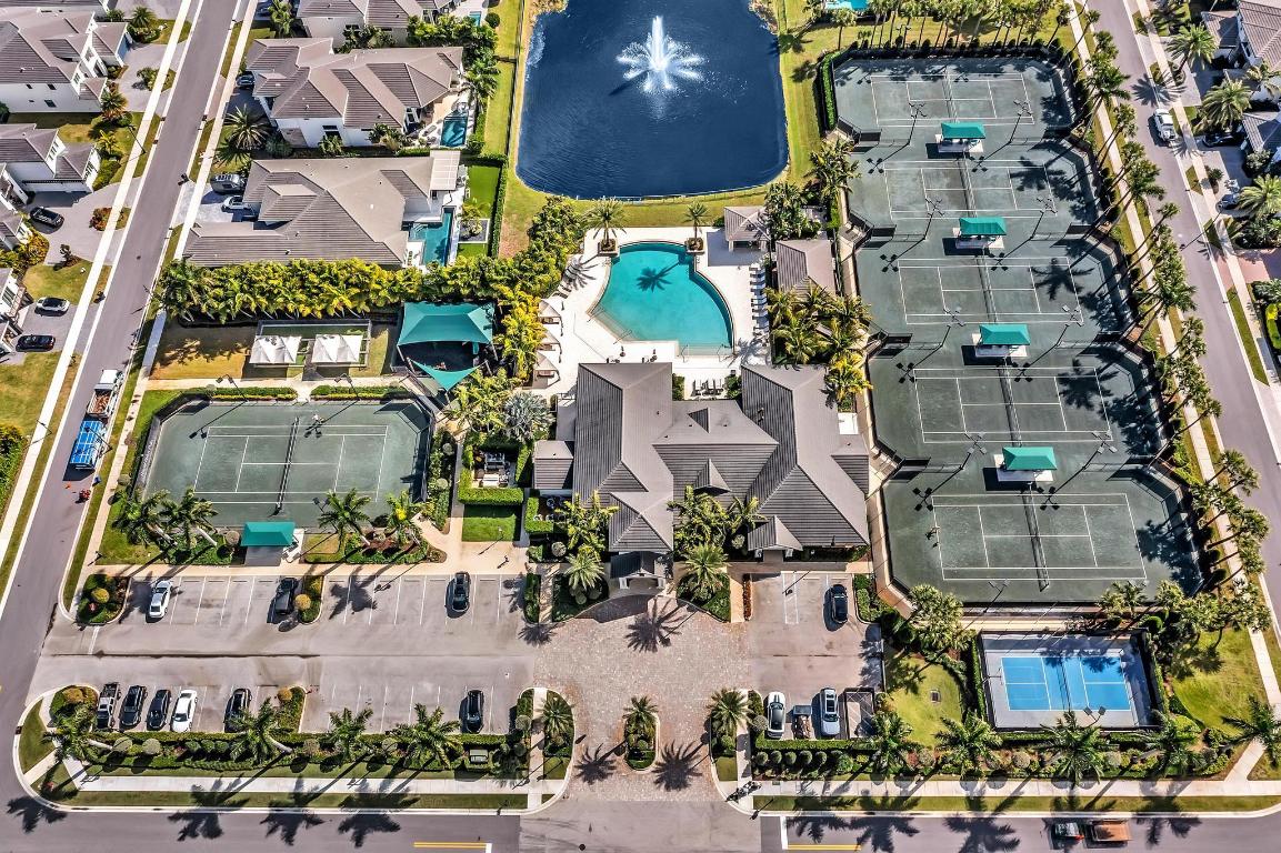 ROYAL PALM POLO - Residential