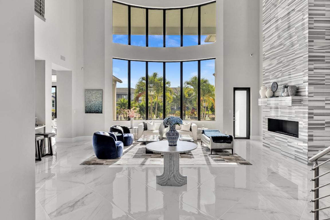 ROYAL PALM POLO - Residential