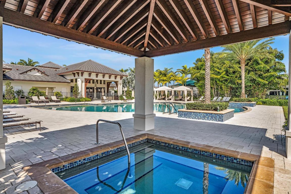 ROYAL PALM POLO - Residential