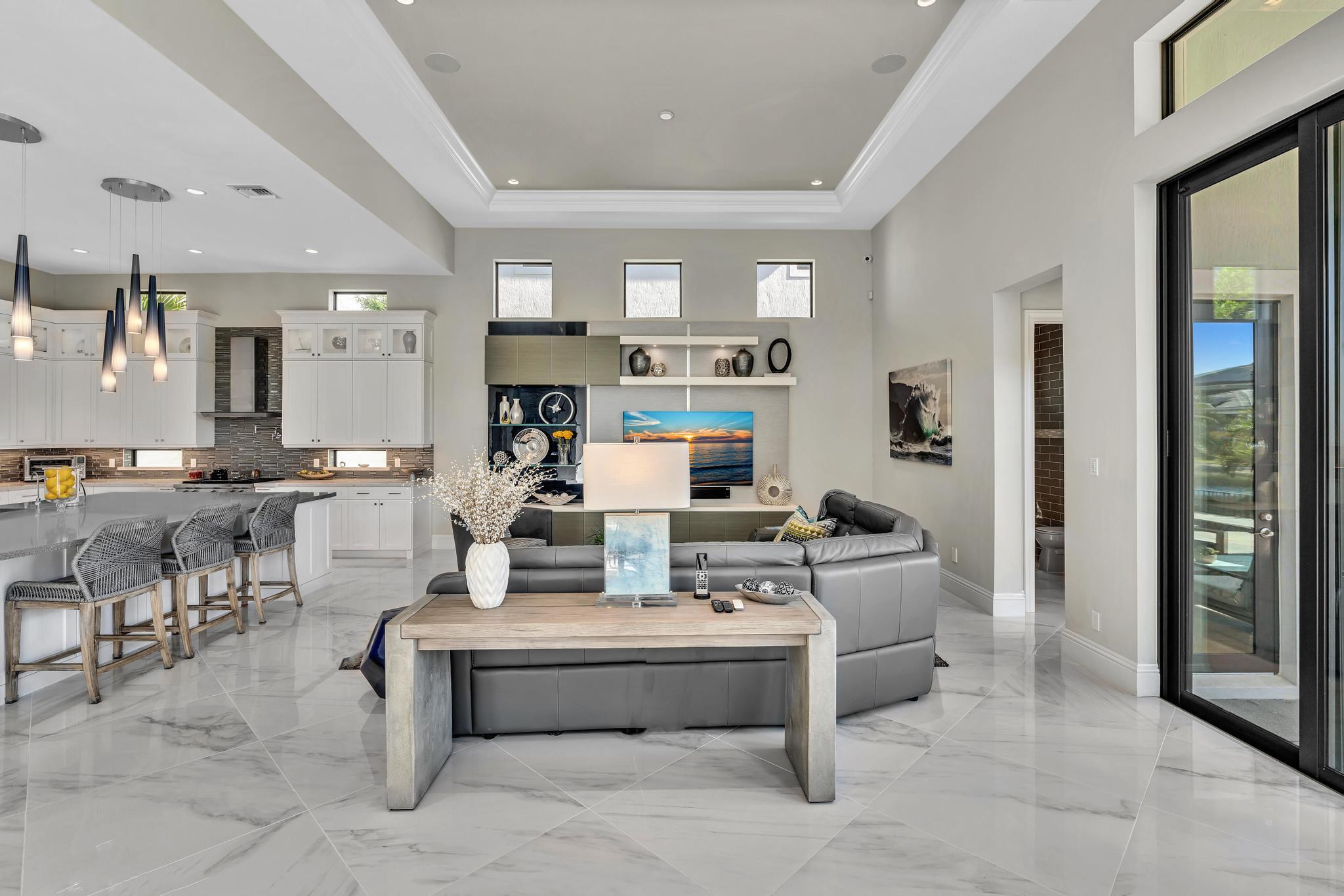 ROYAL PALM POLO - Residential