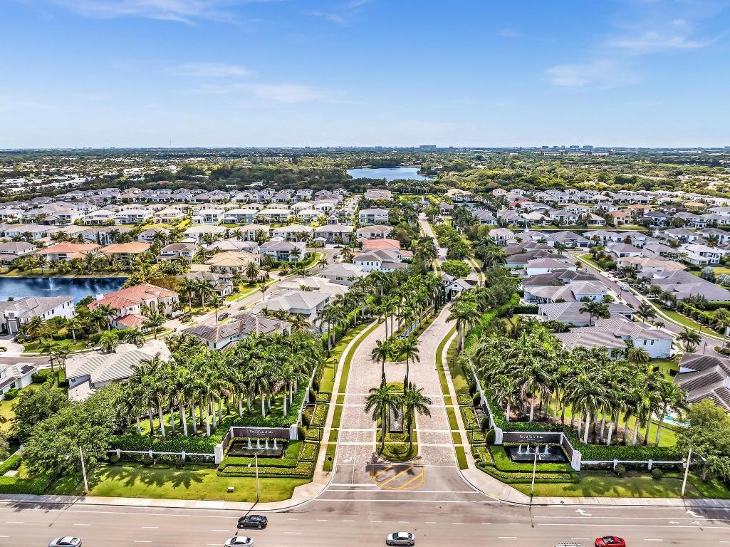 ROYAL PALM POLO - Residential