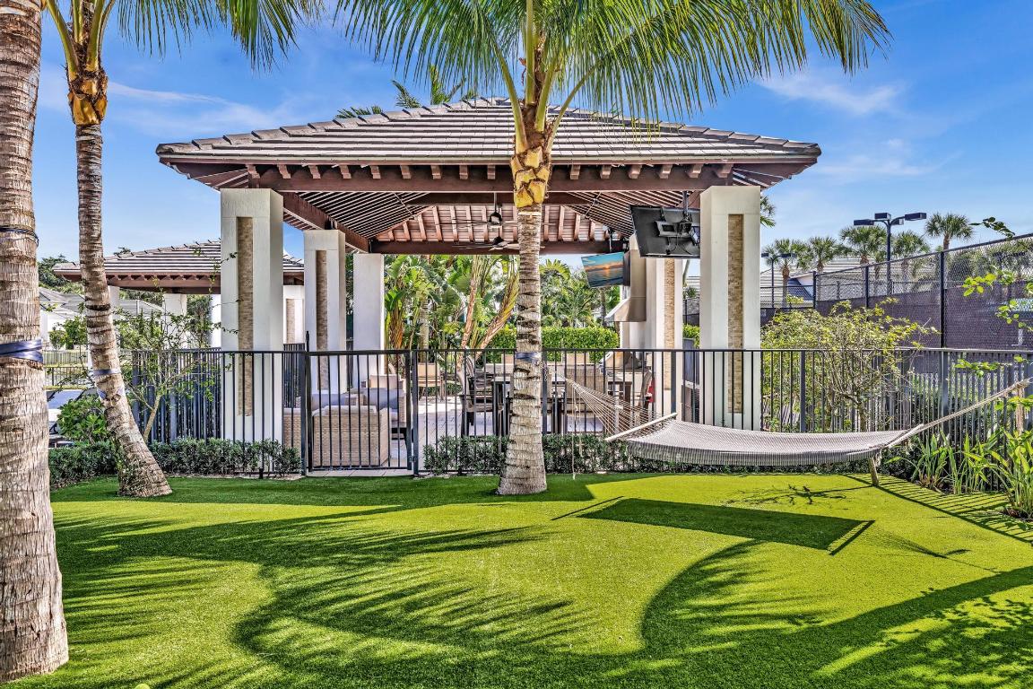 ROYAL PALM POLO - Residential