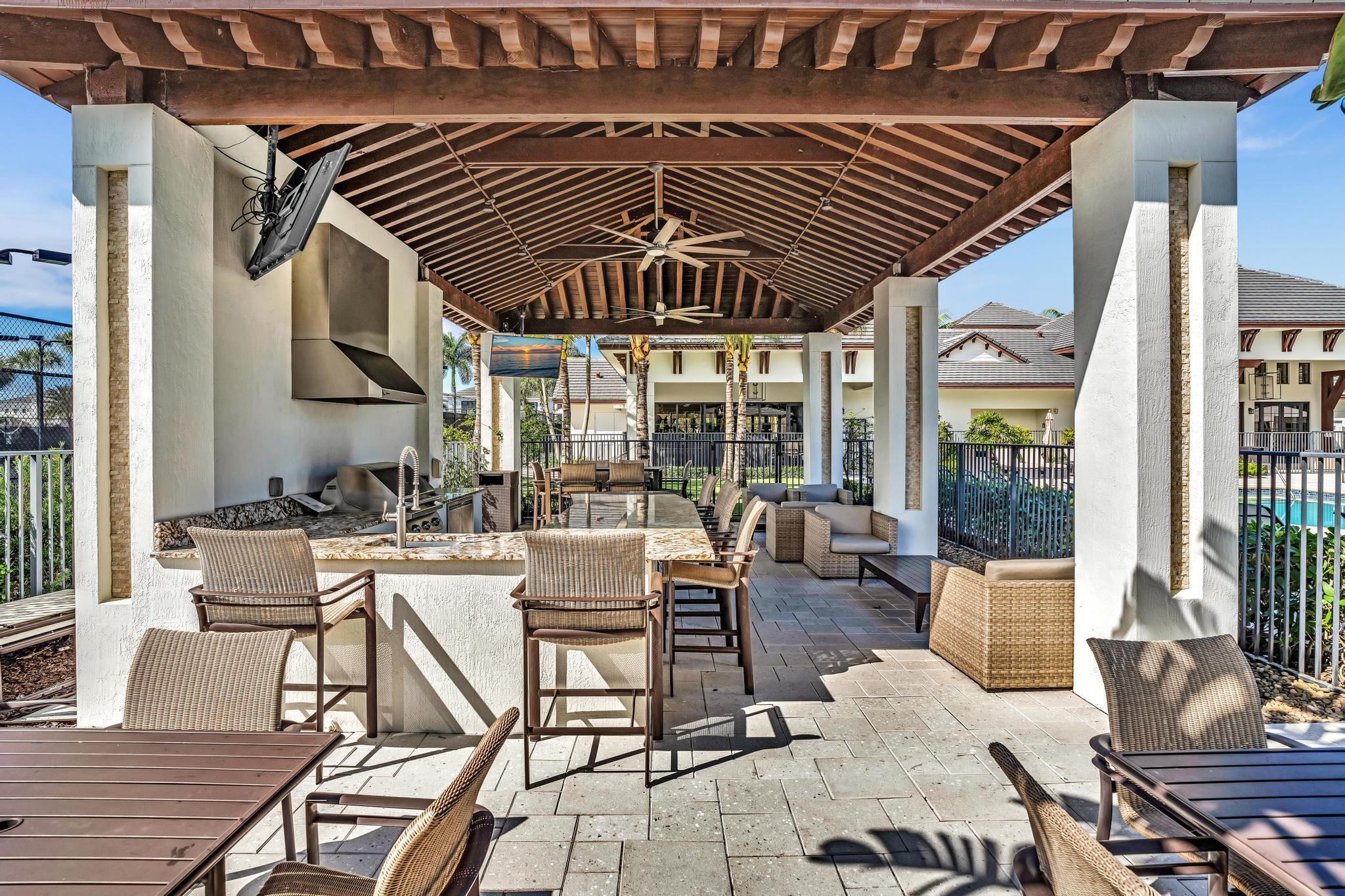 ROYAL PALM POLO - Residential