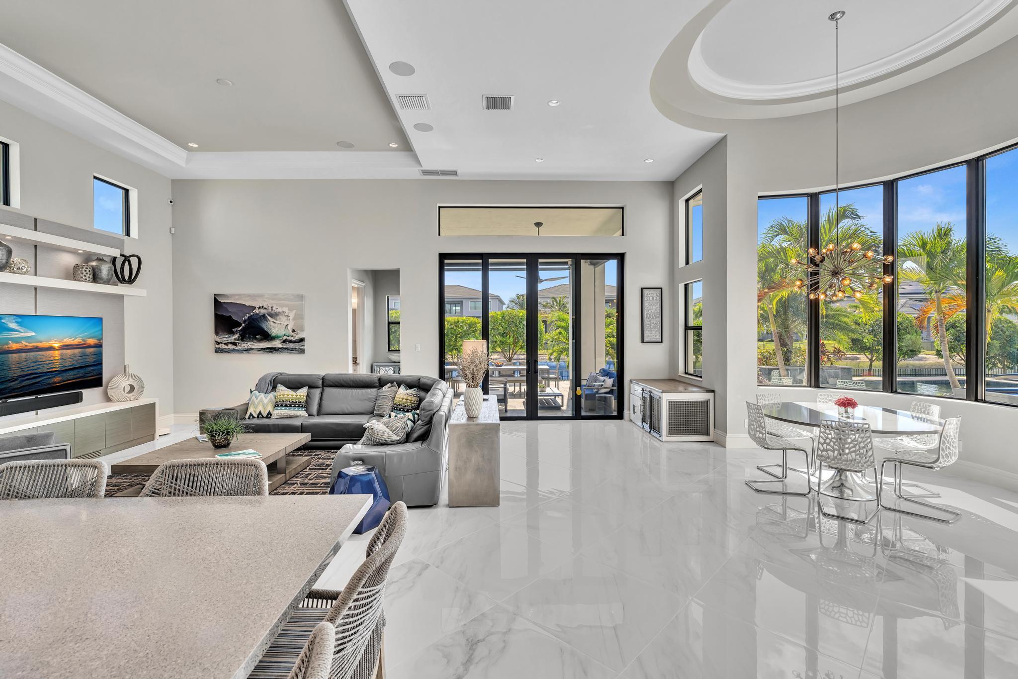 ROYAL PALM POLO - Residential