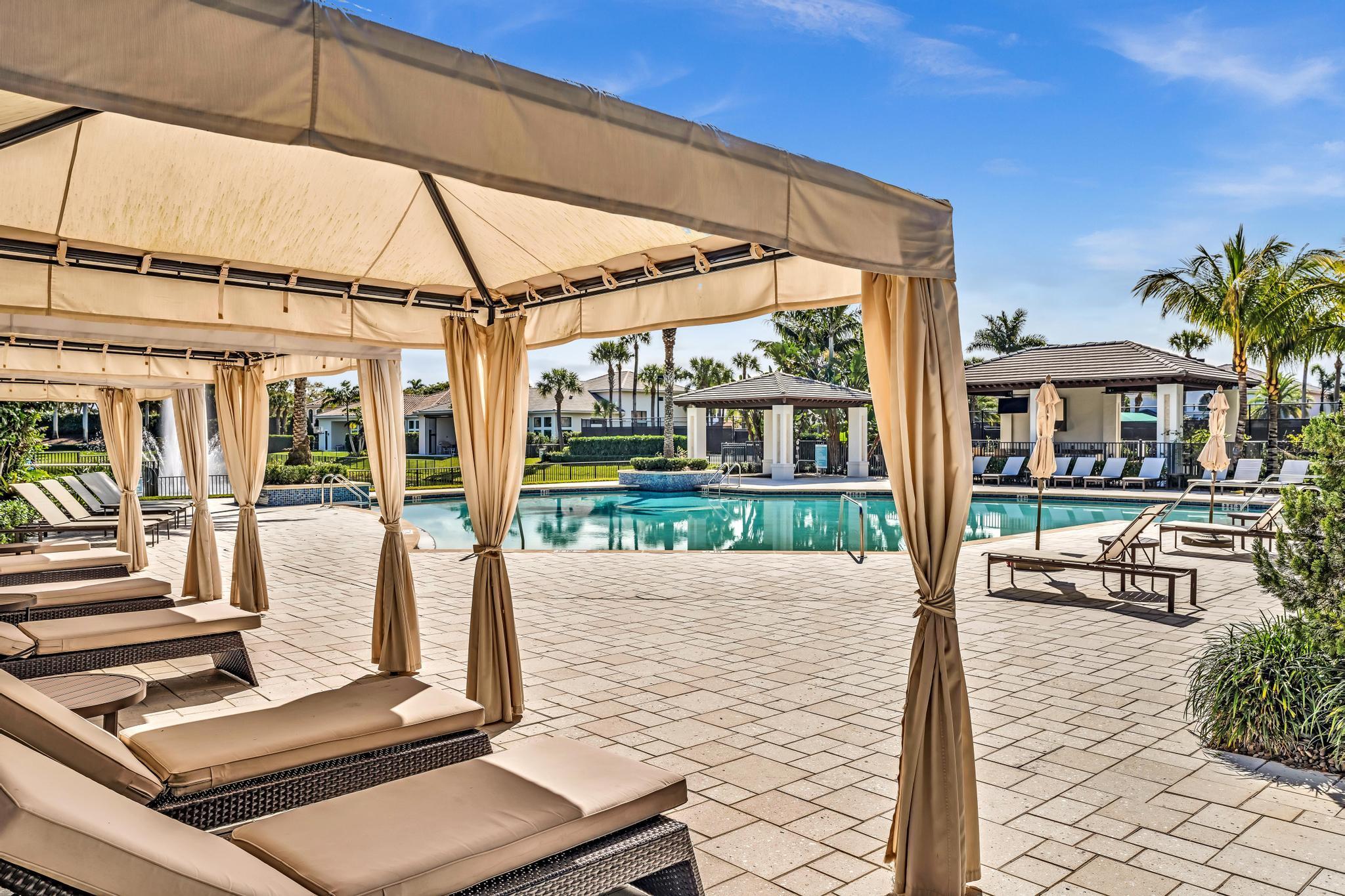 ROYAL PALM POLO - Residential