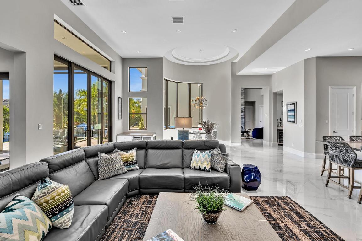 ROYAL PALM POLO - Residential