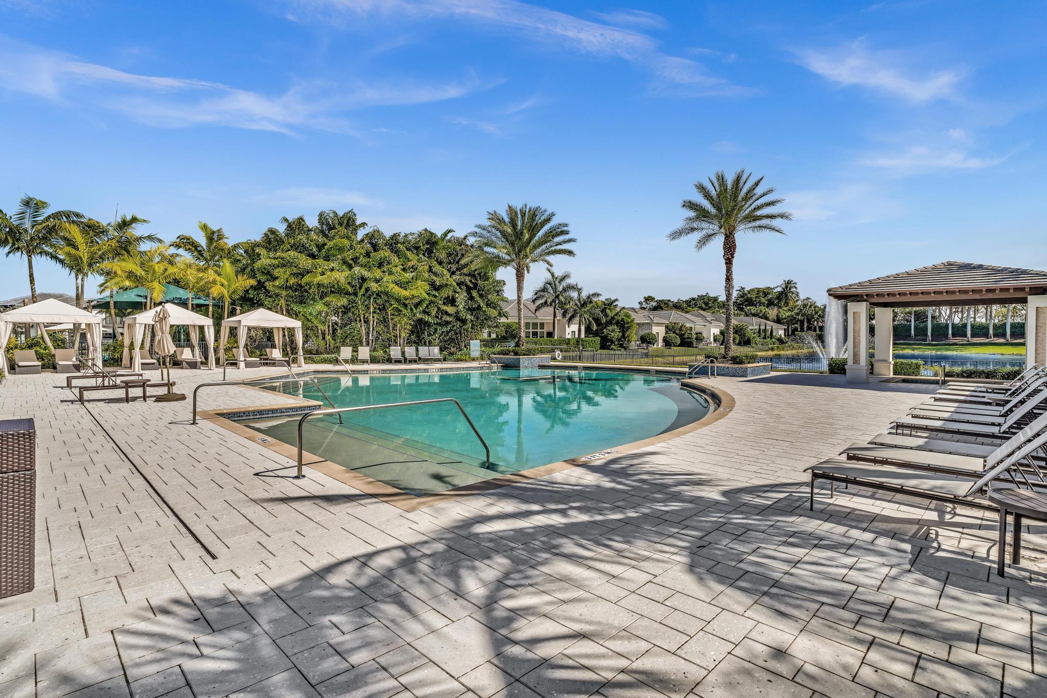 ROYAL PALM POLO - Residential