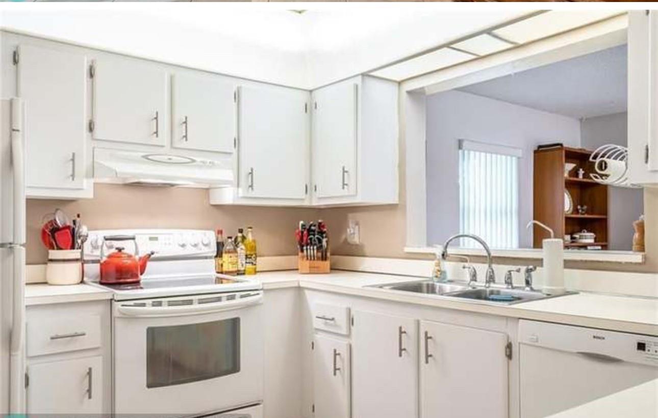 1320 SW 82nd Ter