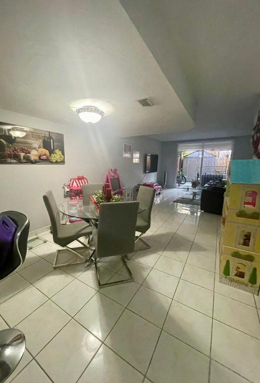 MANGO HILL CONDO NO 2 - Residential Lease