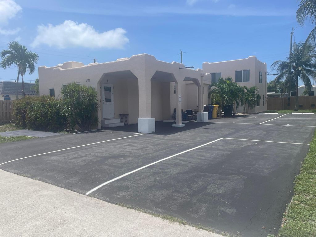 Photo of 505 24th Avenue N, Lake Worth Beach, FL (MLS # B26024798)