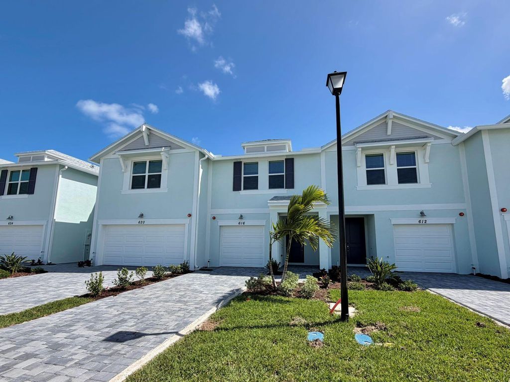 Photo of 616 Salisbury Circle, Fort Pierce, FL 34982 (MLS # B26004886)