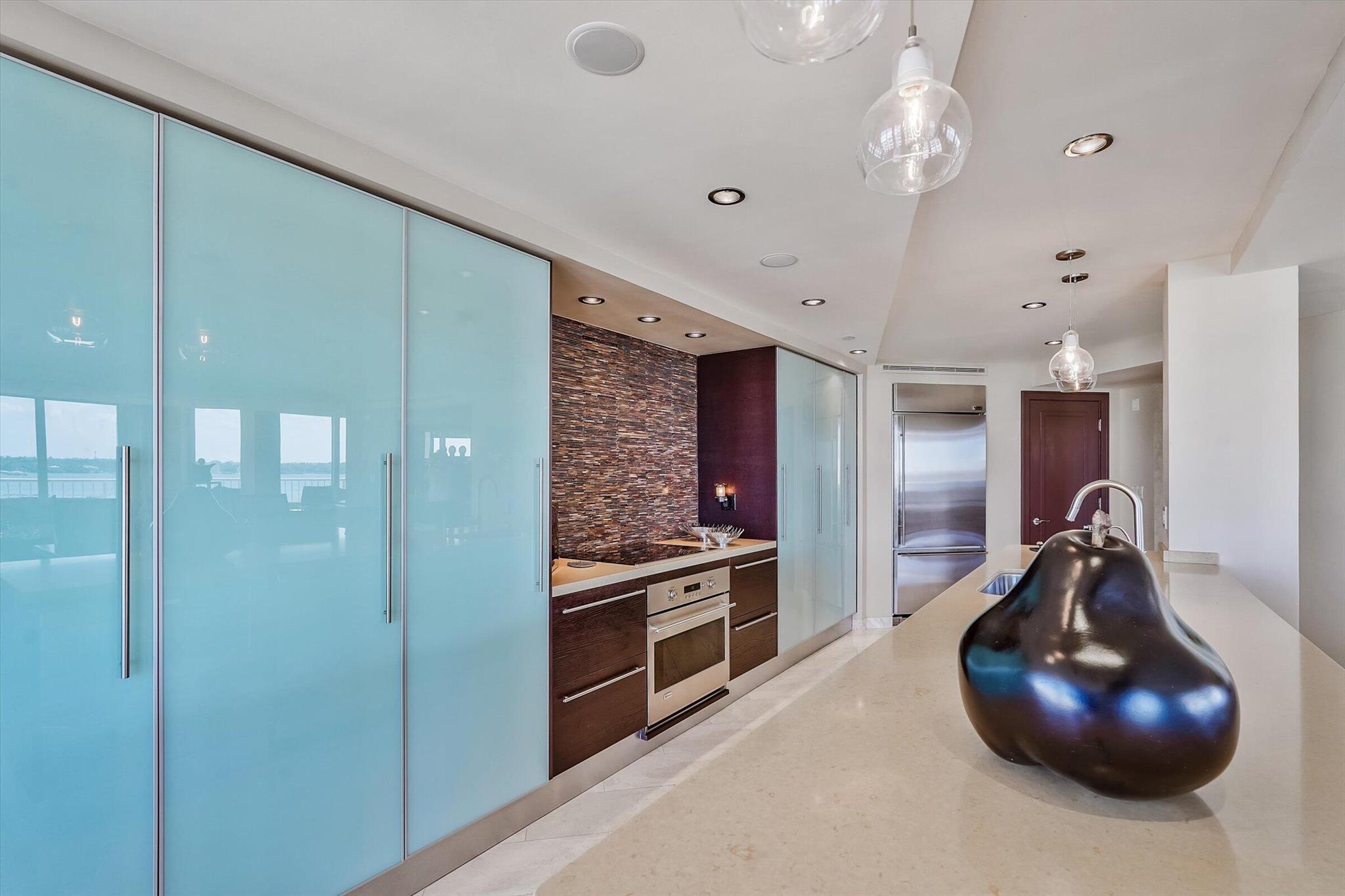 THE ENCLAVE - Residential