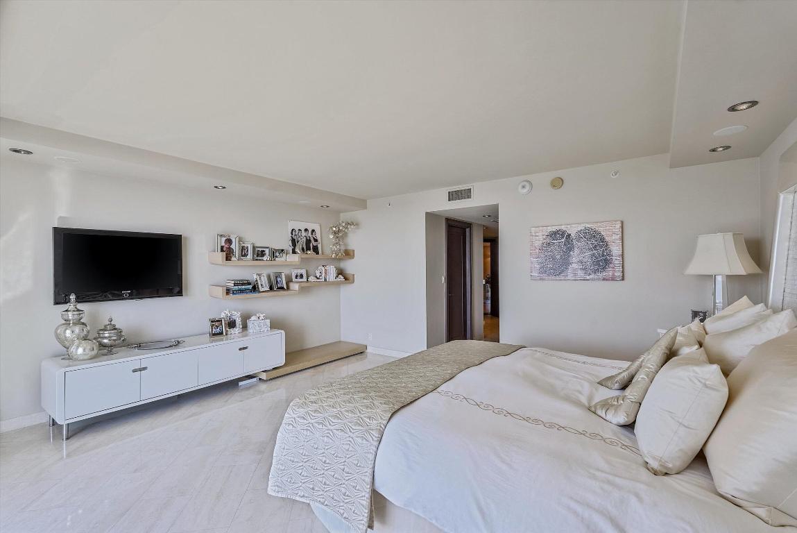 THE ENCLAVE - Residential