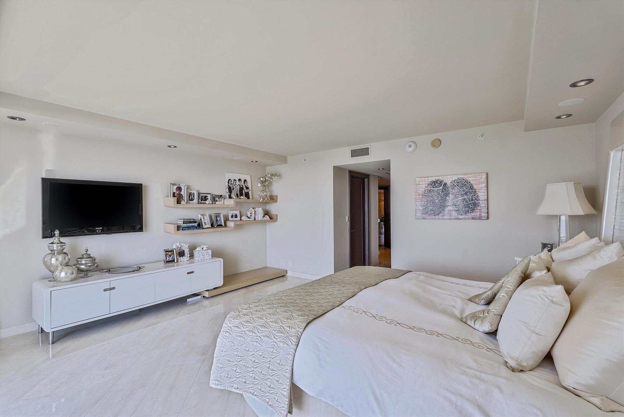 THE ENCLAVE - Residential