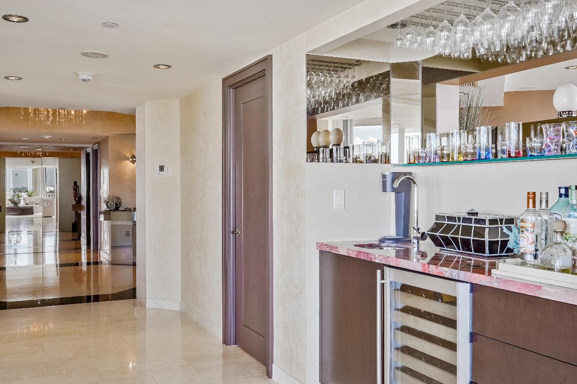 THE ENCLAVE - Residential