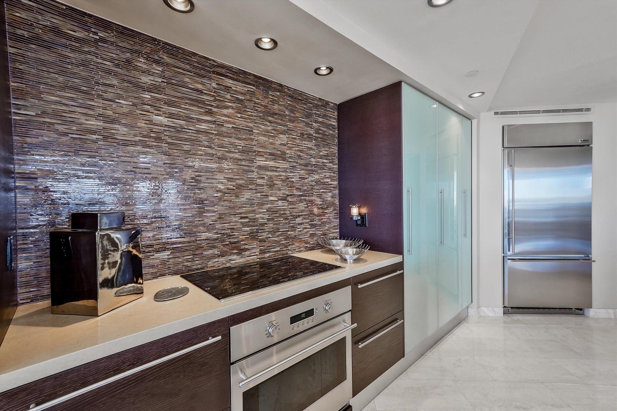 THE ENCLAVE - Residential