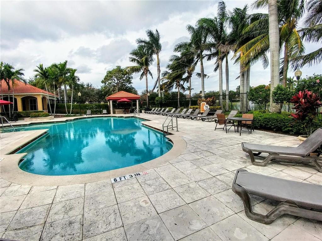 EMERALD ISLE AT LAGUNA LA - Residential