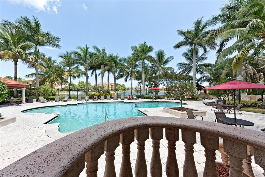 EMERALD ISLE AT LAGUNA LA - Residential