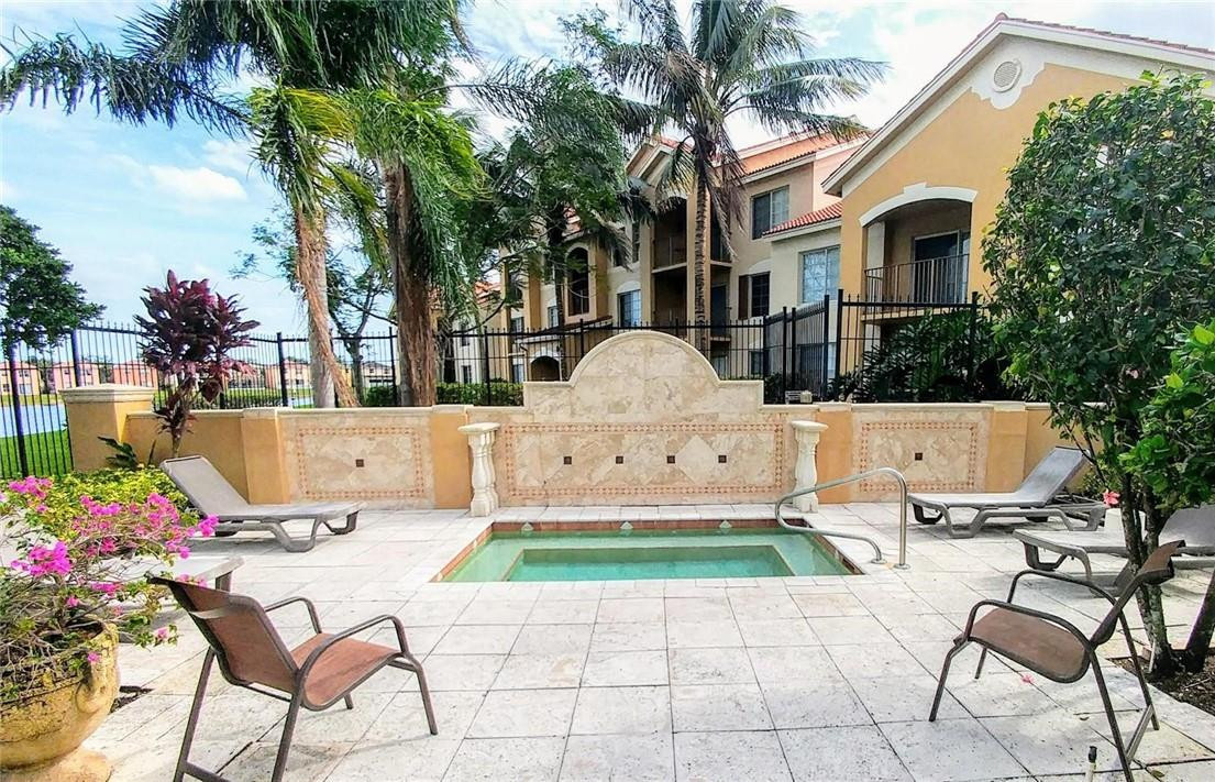 EMERALD ISLE AT LAGUNA LA - Residential