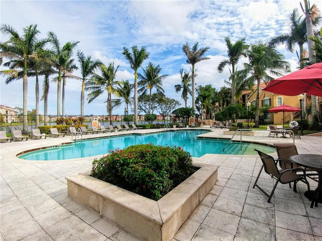 EMERALD ISLE AT LAGUNA LA - Residential