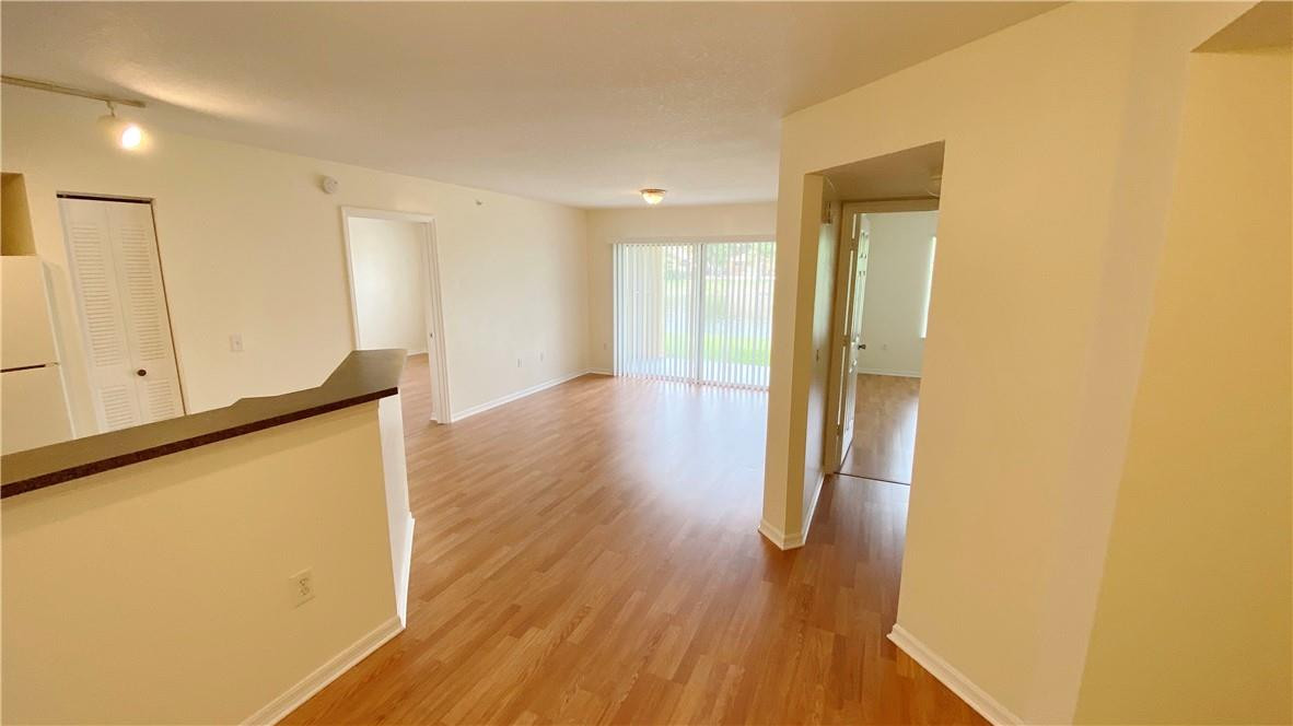 EMERALD ISLE AT LAGUNA LA - Residential