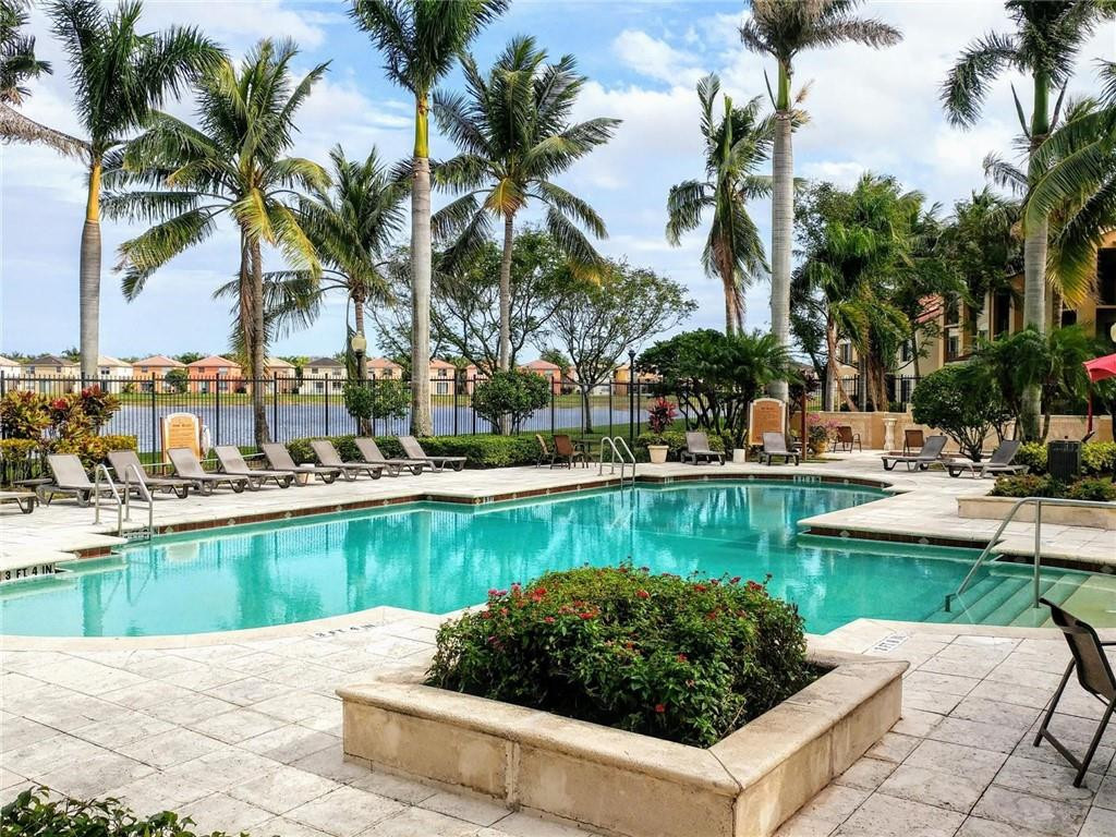 EMERALD ISLE AT LAGUNA LA - Residential