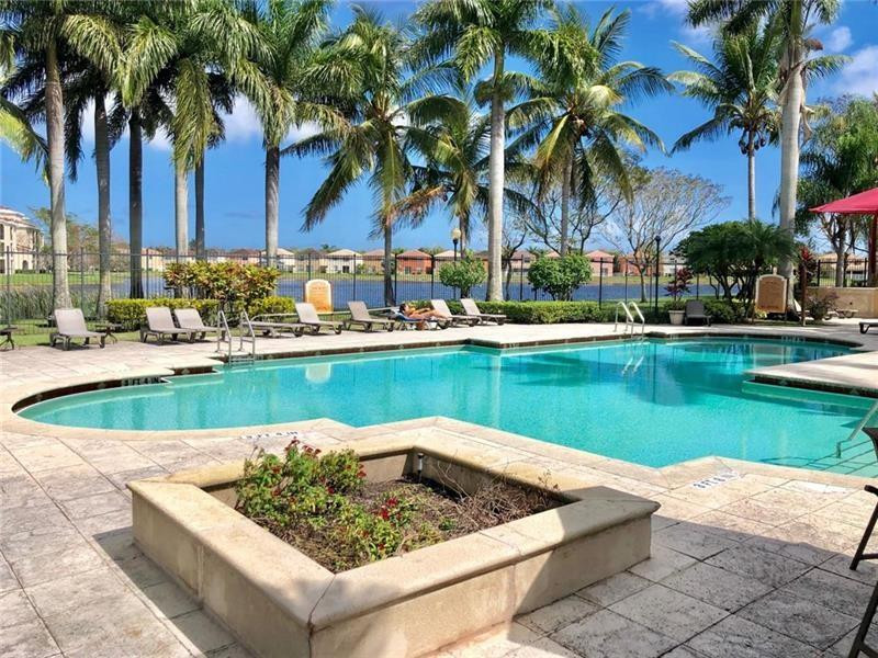 EMERALD ISLE AT LAGUNA LA - Residential