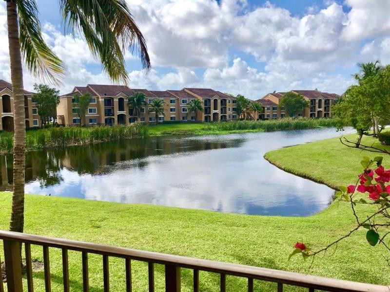 EMERALD ISLE AT LAGUNA LA - Residential