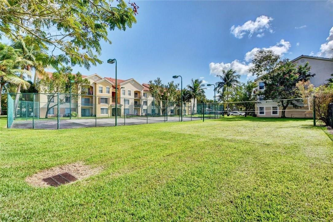 EMERALD ISLE AT LAGUNA LA - Residential