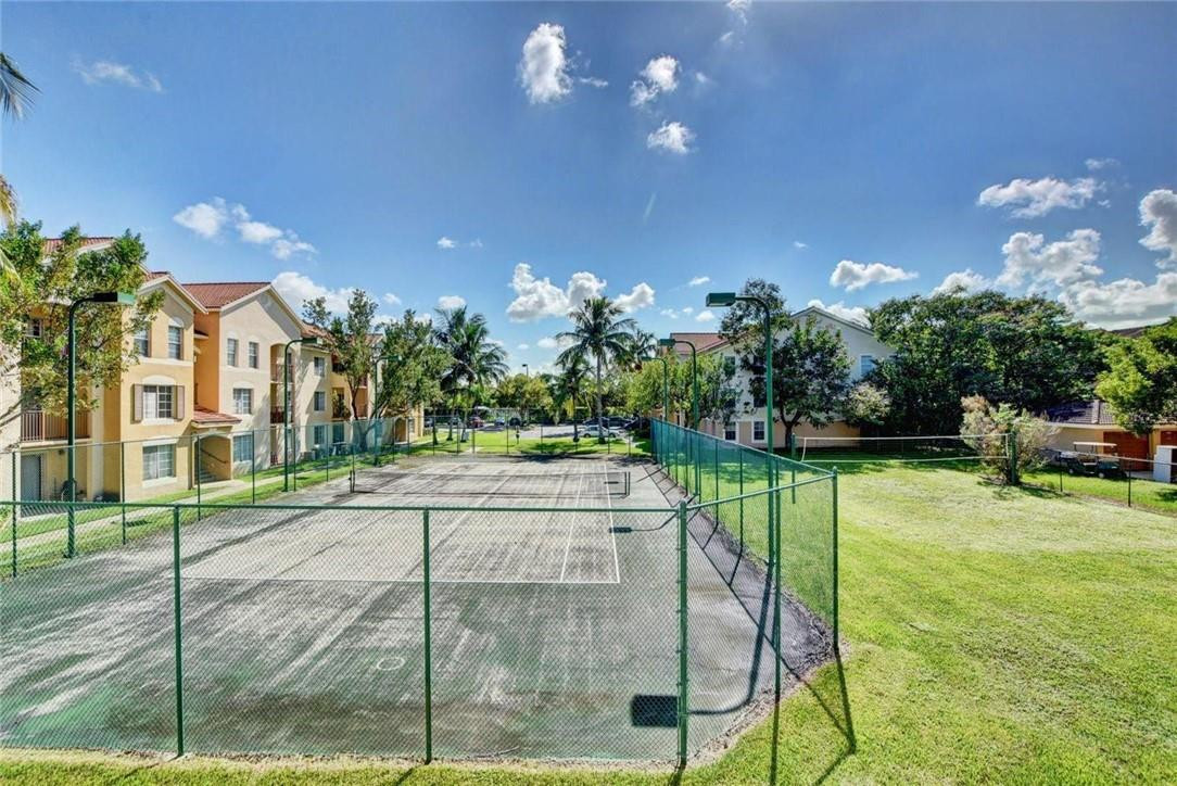 EMERALD ISLE AT LAGUNA LA - Residential