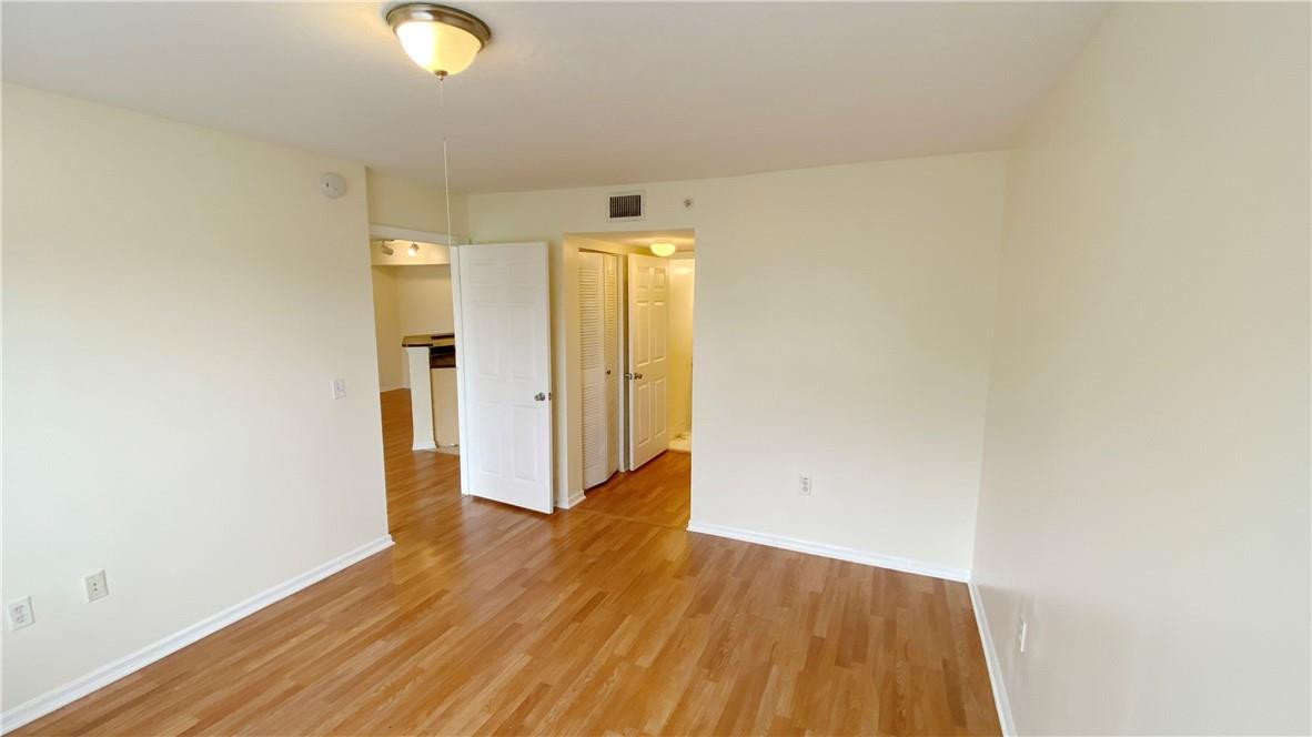 EMERALD ISLE AT LAGUNA LA - Residential