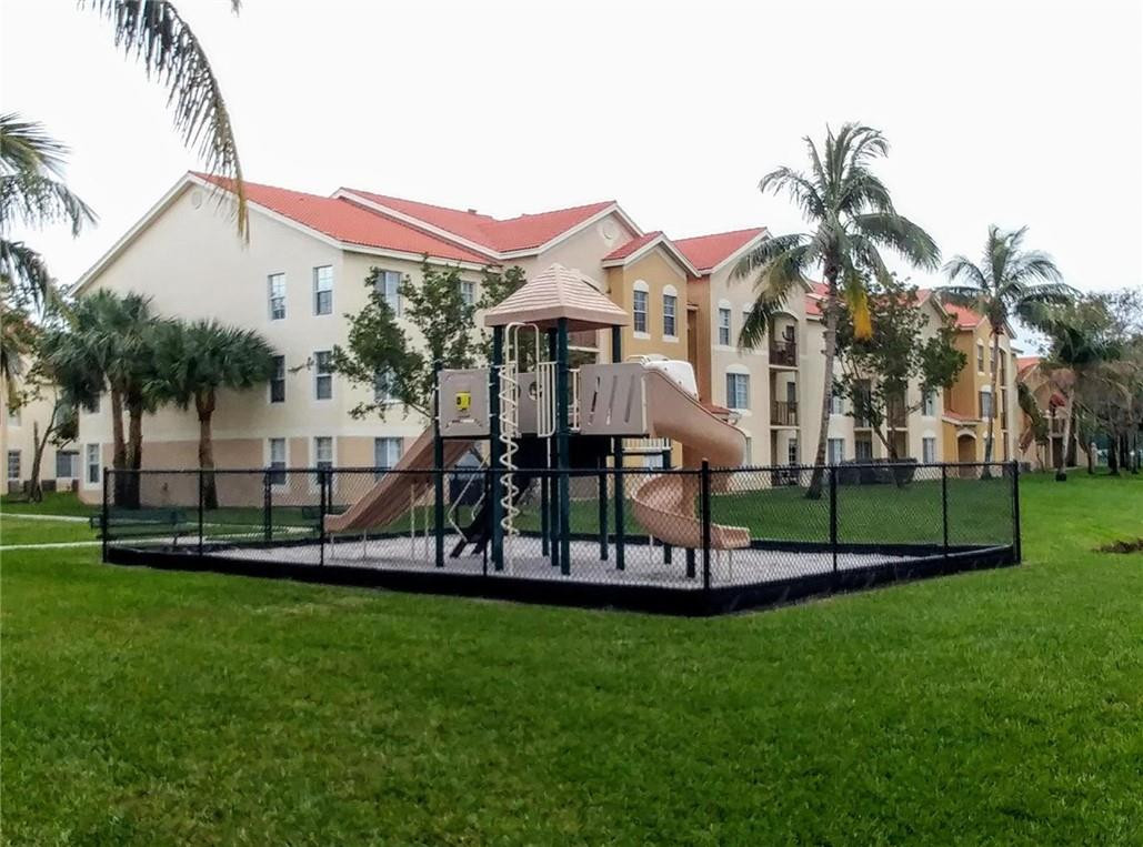 EMERALD ISLE AT LAGUNA LA - Residential