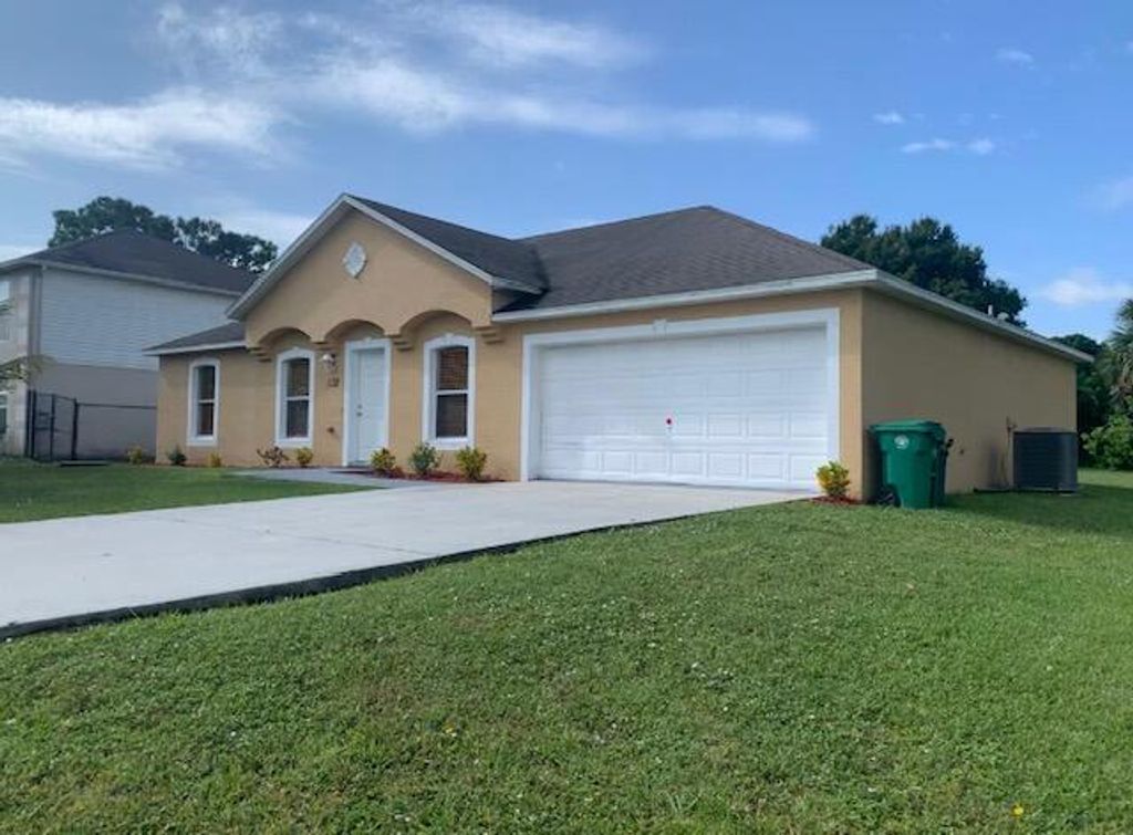 Photo of 1122 SE Floresta Drive, Port Saint Lucie, FL 34983 (MLS # R10752403)