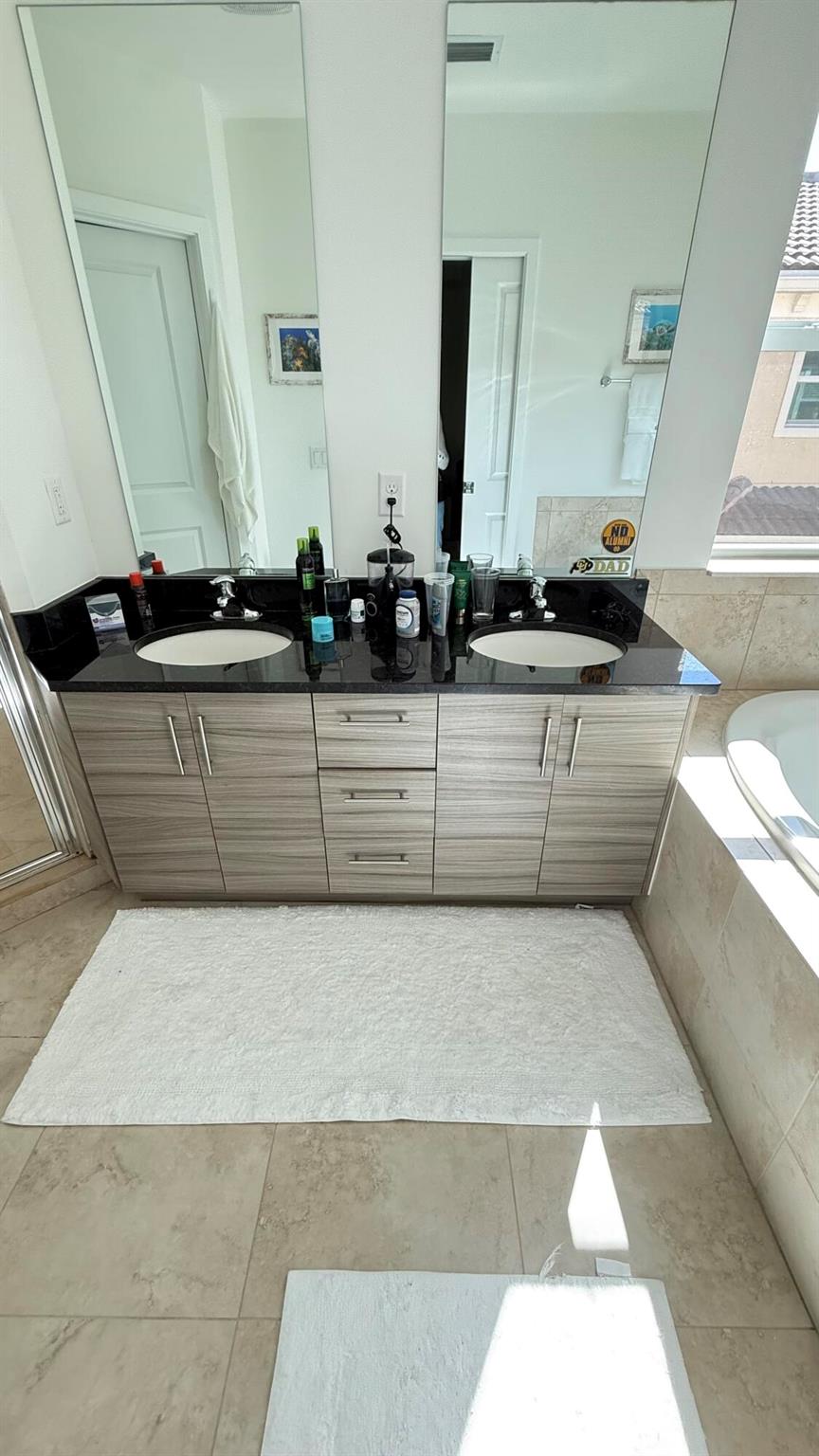 HERITAGE ENCLAVE - Residential Lease