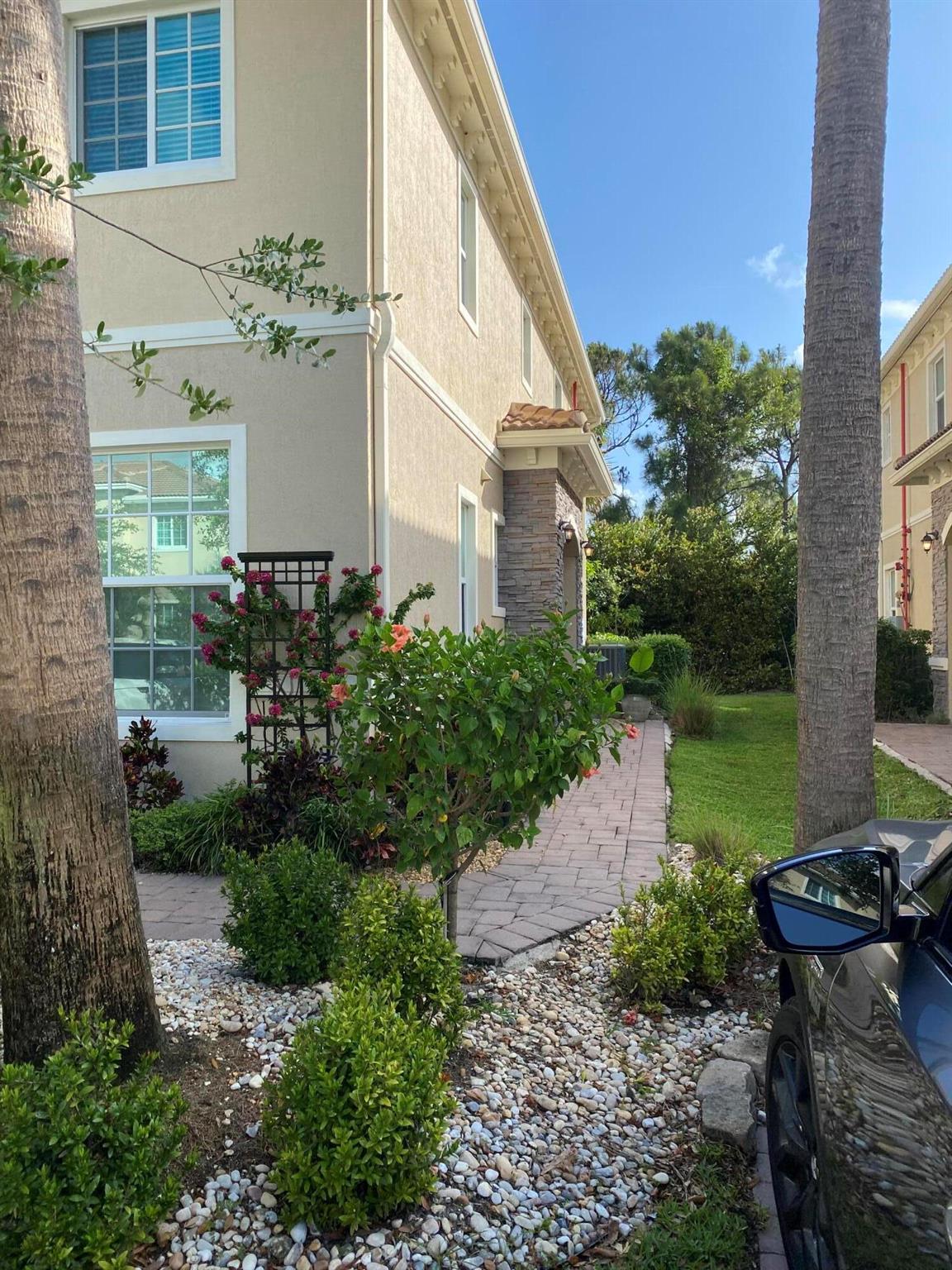 HERITAGE ENCLAVE - Residential Lease