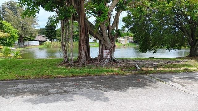 Beautiful home, 3 bedrooms, 2 baths with brand new windows and doors. Home sit right in from of a beautiful lake. The home has access to the lake view as well able to have a picnic right in front of the home on the lake.