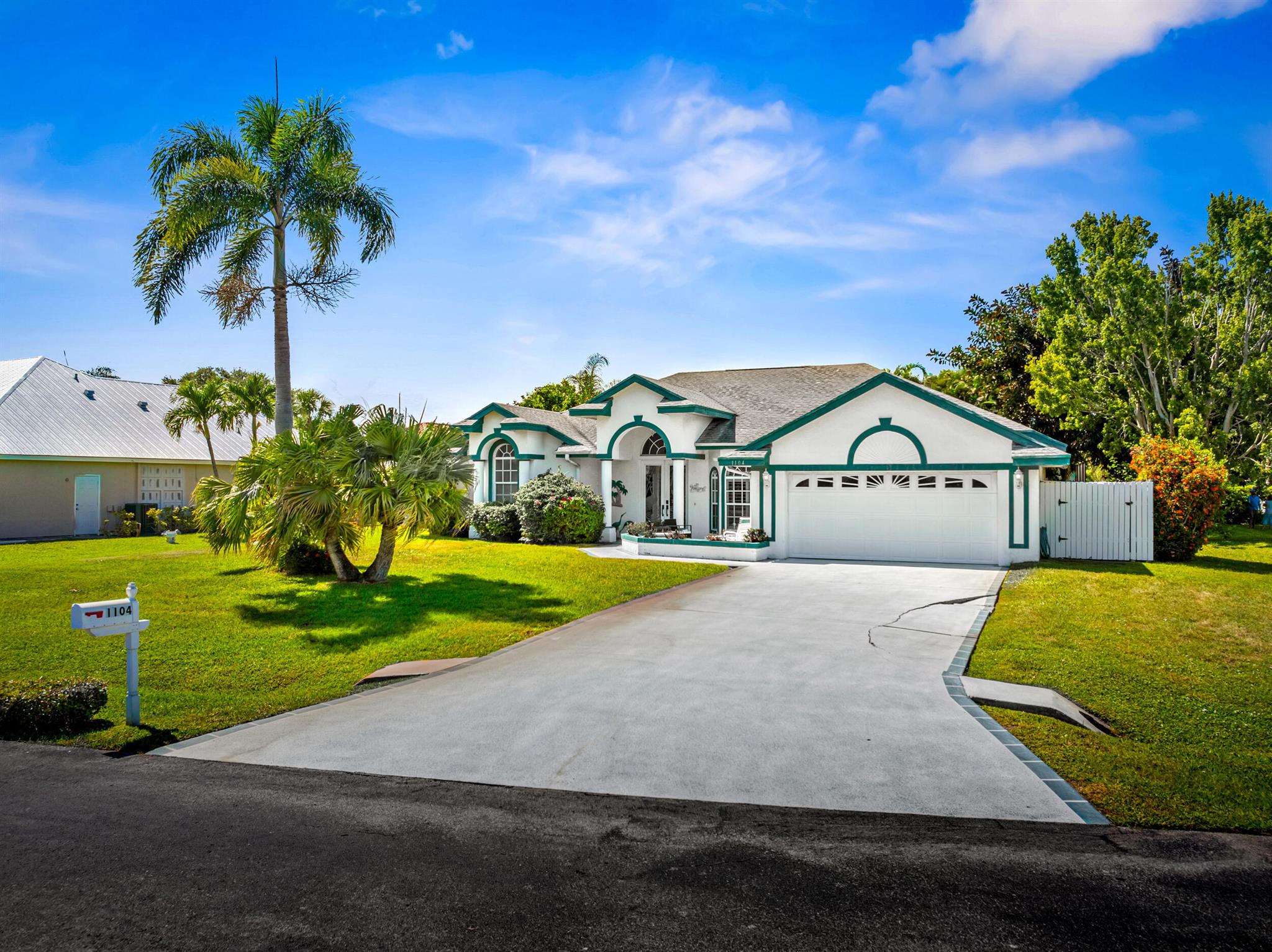 1104 SE Strathmore Drive, Port St Lucie, FL, 34952/$529,000 1 1104 SE Strathmore Drive