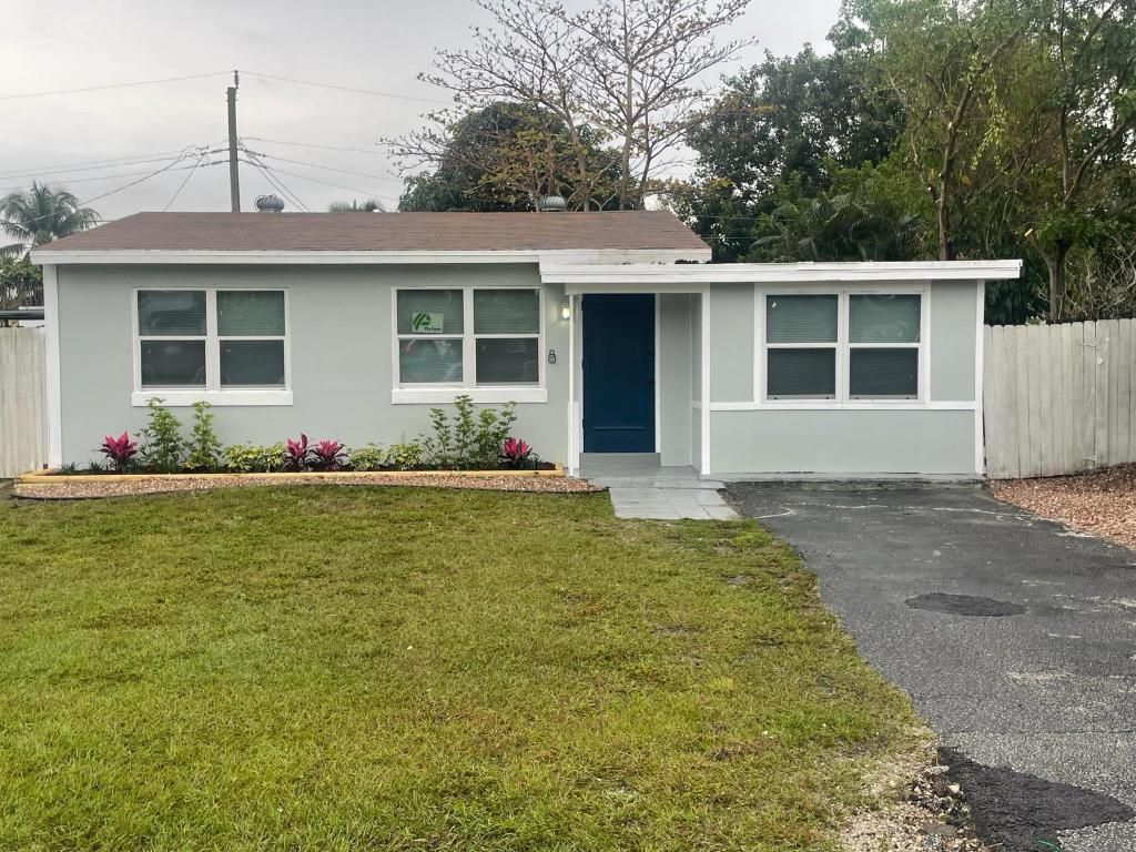 Photo of 4696 Clinton Boulevard, Lake Worth, FL 33463 (MLS # R10966891)